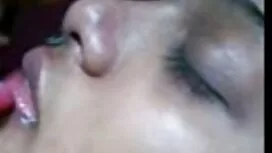 Besar mengusap di ka ...
