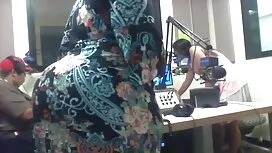 Gadis muda sialan ce ...