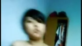 Seorang lelaki di da ...