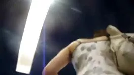Dengan rambut panjan ...