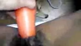 Tersenyum muda beram ...