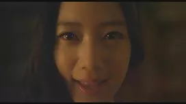 Cantik, berambut per ...